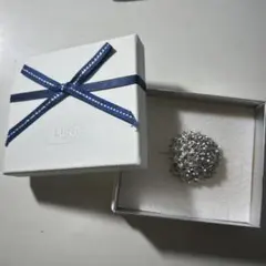 シルバー花形ブローチ ギフトボックス付き