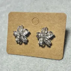 シルバーカラービジューフラワースタッドピアス花