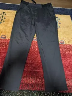 ユニクロ黒細身パンツSポリエステル