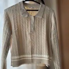 ベージュ ケーブル編み ポロセーター