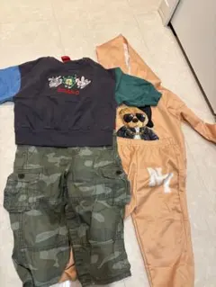 迷彩柄カーゴパンツとスウェットシャツセット