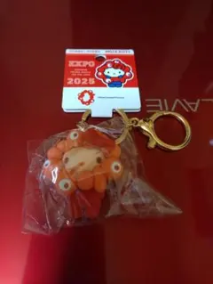 関西万博 推しカラー立体キーホルダーなりきりミャクミャク　キティ　サンリオ