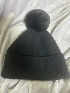 H&M ブラックニット帽 ポンポン付き