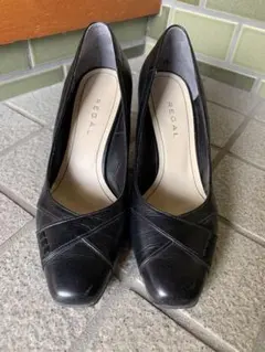 REGAL ブラック ハイヒール クロスデザイン