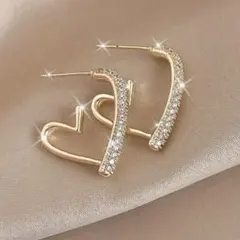 ハート型クリスタルピアス ゴールド