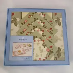 WEDGWOODワイルドストロベリーティーマット2枚　コースター4枚