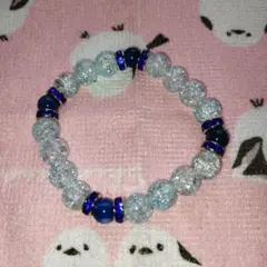 水色のクラッシュビーズブレスレット ハンドメイド。