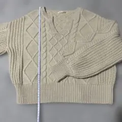 ケーブル編み スキッパー セーター　オフホワイト