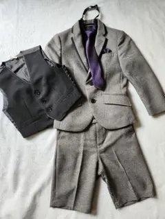 男の子グレーのスーツ上下（ベスト、ネクタイ付き）