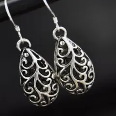 アジアン系 シルバーピアス 唐草