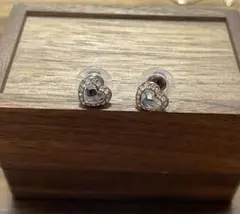 スワロフスキー　ピアス　ハートモチーフ