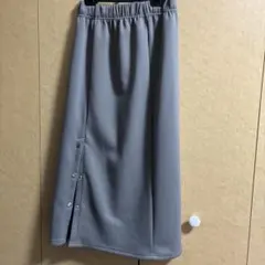 グレー ボタン付きサイドスリットタイトスカート
