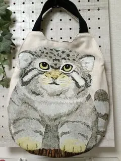 ハンドメイド　エッグバッグ　リバーシブル かわいいマヌルネコちゃん後ろ姿にしっぽ
