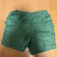 緑色ポケット付きショートパンツ