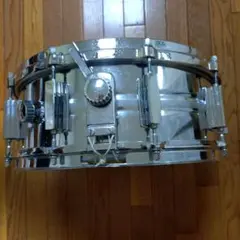 Pearl スネアドラム クローム仕上げ