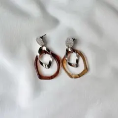 ゴールドメタル×べっ甲柄 2連ピアス ブラウン 両耳用