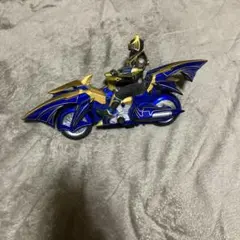 仮面ライダー龍騎』「仮面ライダーナイトサバイブ」「ダークレイダー」のフィギュア