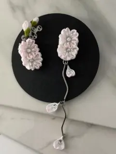 桜ひらひら舞うピアス×イヤーカフ　(桜ホワイト)