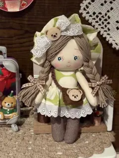 ハンドメイド　小さなカントリードールちゃん　くまさんポシェット