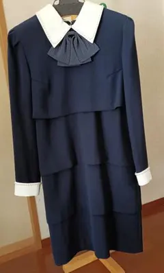 フォーマルワンピース・ネイビー＆ホワイト襟　パール飾り