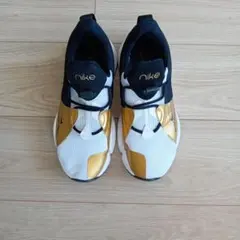Nike ホワイト/ゴールド スニーカー