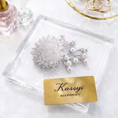 ブローチ　クリスタルビーズ×小枝パール　卒園式　卒業式　入園式　入学式