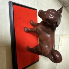 陶器製 獅子 置物 赤い台座付き - メルカリ