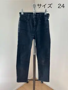 ユニクロ　ジーンズ　UNIQLO ブラックデニム　スキニー　ストレート