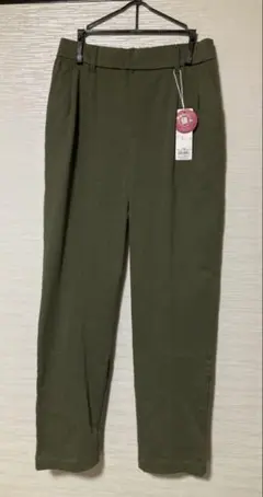 ランチタイムセールイッカ　今期ものGOKU楽パンツ テーパード　カーキ新品