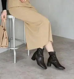 Vivian ブーツ ショート　スクエアトゥ チャンキーヒール　ダークブラウン