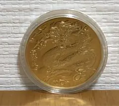 龍のデザインのコイン