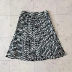 自由区 フレアースカート 膝丈膝下 ミモレ丈 レトロリボン柄 タックプリーツのサムネイル