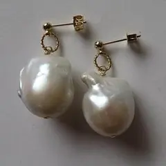 〔No.d4〕とっても美しい大粒オイスターパールのポストピアス