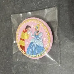 Disney Characters 刺繍缶バッジ　シンデレラ