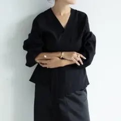 美品 デミルクスビームス 目黒越子 .M 2wayカシュクールブラウス 黒 長袖のサムネイル