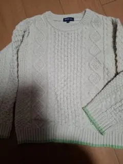アイボリー ケーブルニットセーター