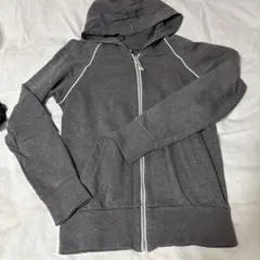 ユニクロ② グレー フード付き ジッパーパーカー　レディースS