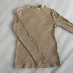 ベージュハイネックニット