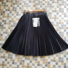 黒のひざ丈プリーツスカート　未使用品　可愛い　S