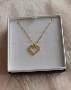 Eclat　ゴールドオープンハートペンダントネックレス