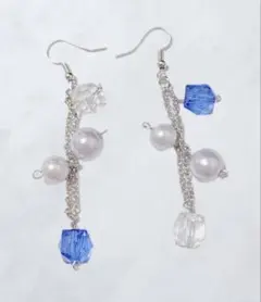 【ダイヤみたいに輝く】ブルー×クリアの揺れるピアス｜透明感アクセサリー