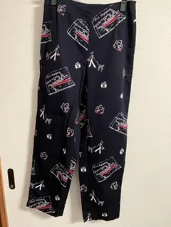 紺色のパンツ