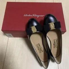 フェラガモ　黒パンプスヴァラ