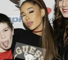 GUESS ゲス 熊 ベア スウェット テディベア アリアナ着用