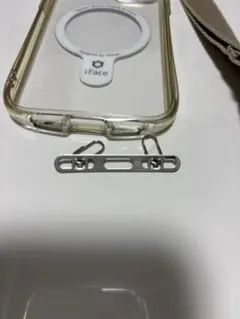 iPhone15用iFaceクリアケース。iFace純正のストラップ。