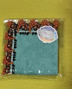 【新品未開封】【近沢レース】タオルハンカチ　クマノミ（ラッピング包装）