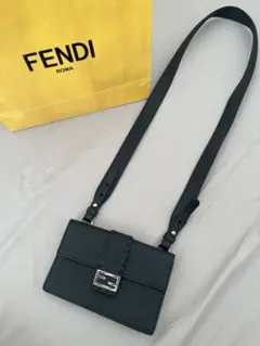 FENDI レザー バゲットスリムクラッチのサムネイル