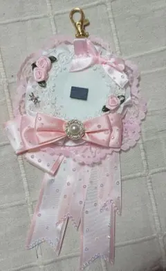 痛ロゼット白ホワイトピンク推し活57mm缶バッチ