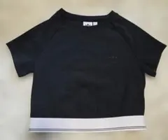adidas クロップド丈Tシャツ 　リブ素材