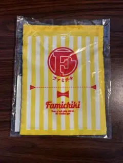 ファミマの福袋2025 オリジナルサコッシュのサムネイル